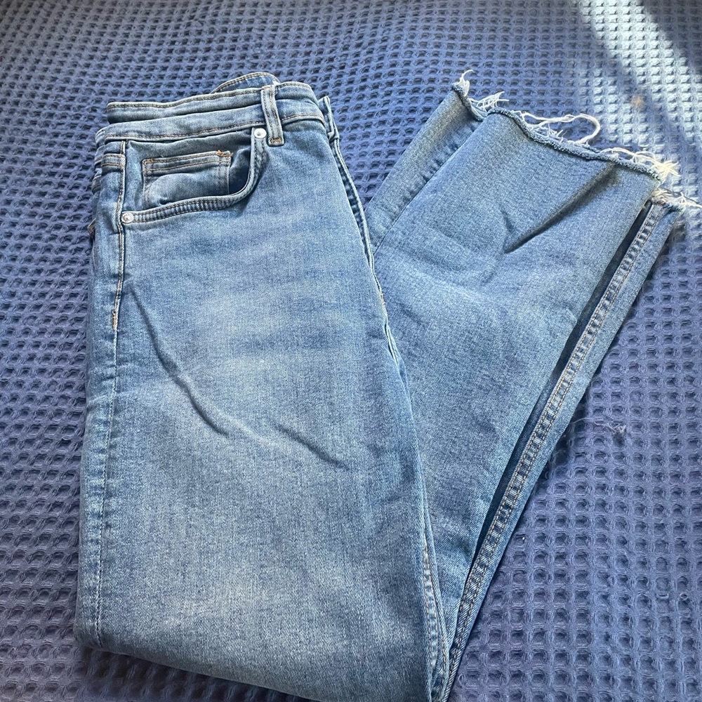 Zara high waisted jeans!  Very cute